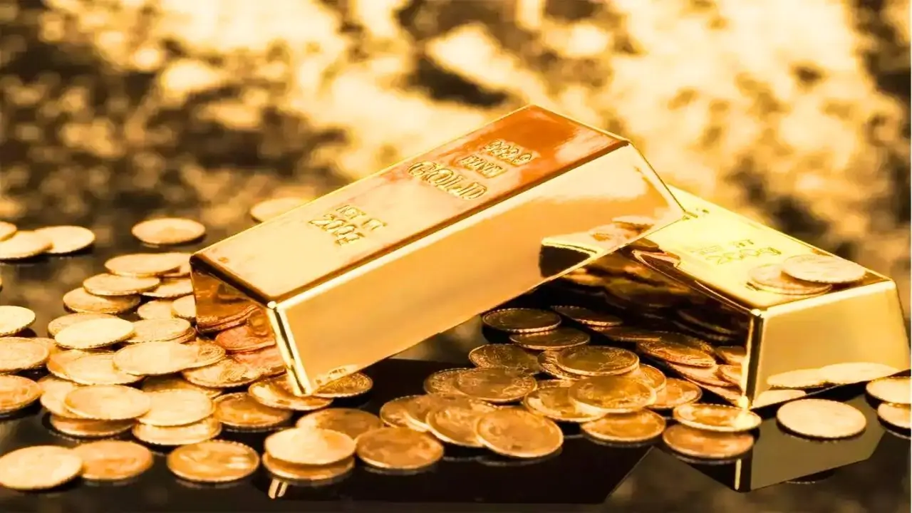 Gold Prices Stuck Below $4900 — Is This the Calm Before a Massive Breakout or a Deeper Crash?
